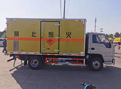 竹溪爆破器材运输车技术升级与安全合规新趋势